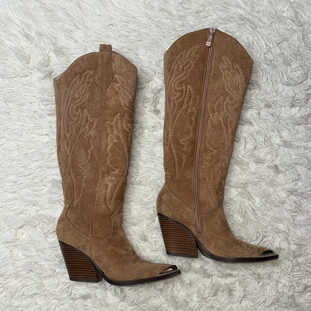 Tan Heeled Boots with Western Embroidery